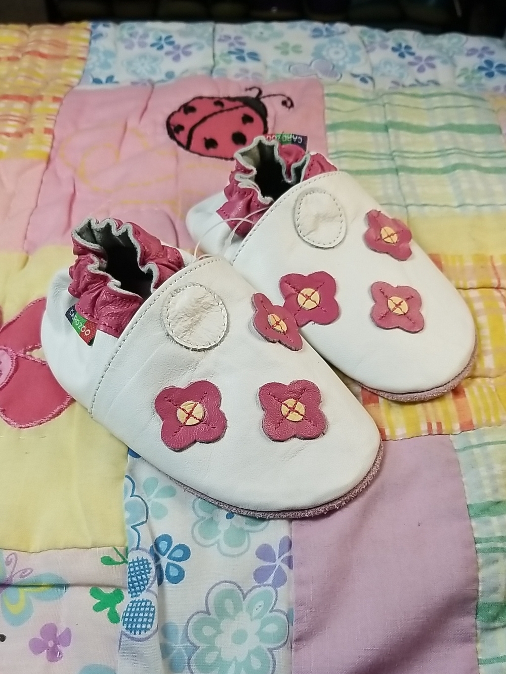 Soft Leather Slip-On Shoes White with Pink Flower Accents By Carazoo Size Large